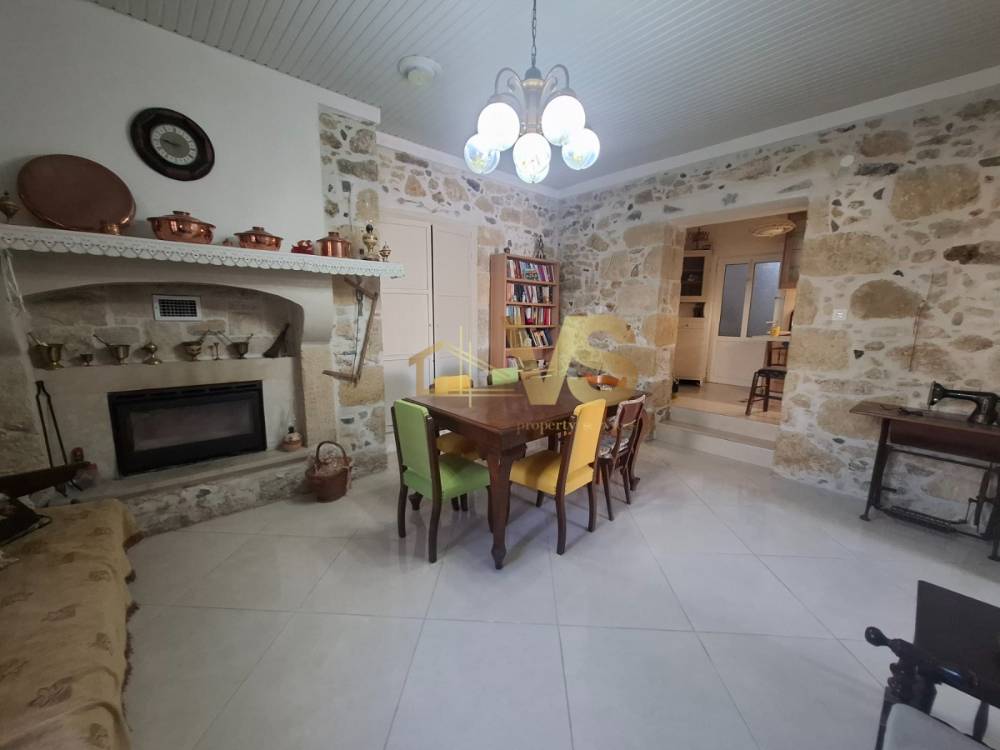 property-img